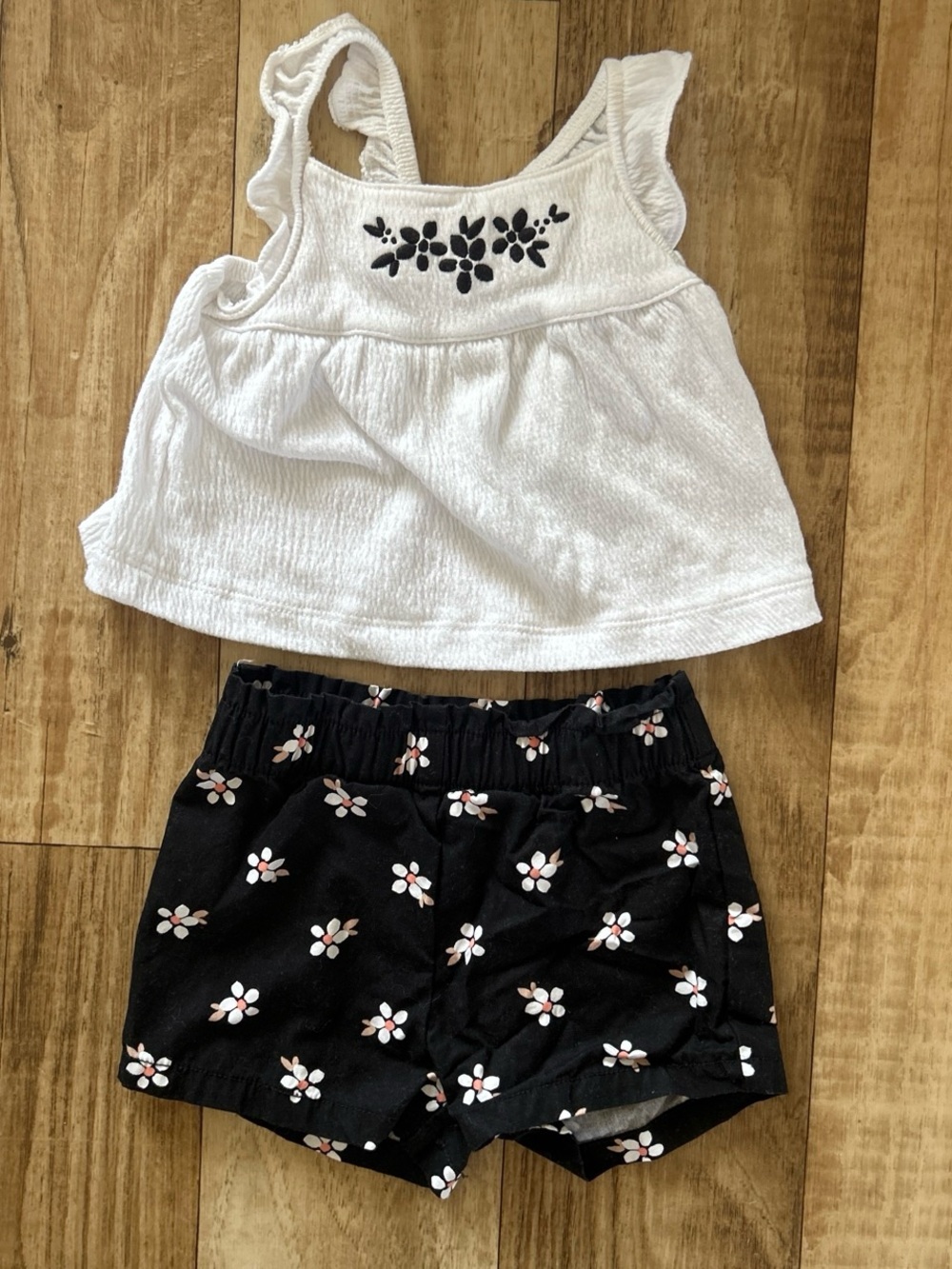 Carter's White Tank Top with Black Floral Shorts Set size 6 months